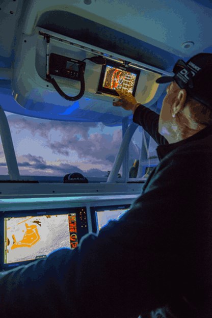 Suncoast Marine and Auto offers Simrad GO9 XSE 9" Combo with Transom Mount Transducer 83/200 kHz and HALO20 Package (000-16294-001)