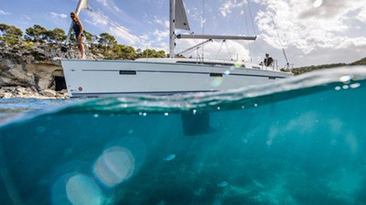 Suncoast Marine and Auto offers BG Zeus3 7 inch Multifunction Display with Insight Charts (000-13241-001) forward scan view